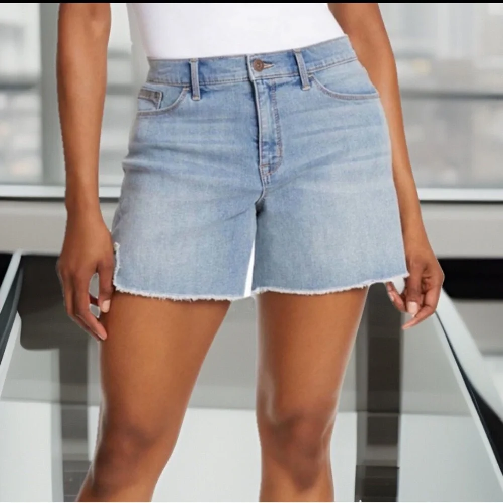 Jessica Simpson Ladies Denim High Rise Side Slit Relaxed Short Fringe Cut Sz 6
